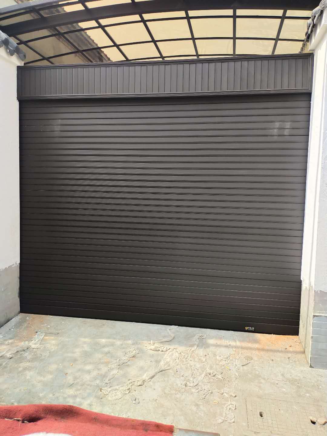 電動(dòng)卷簾門是如何進(jìn)行布線操作的？