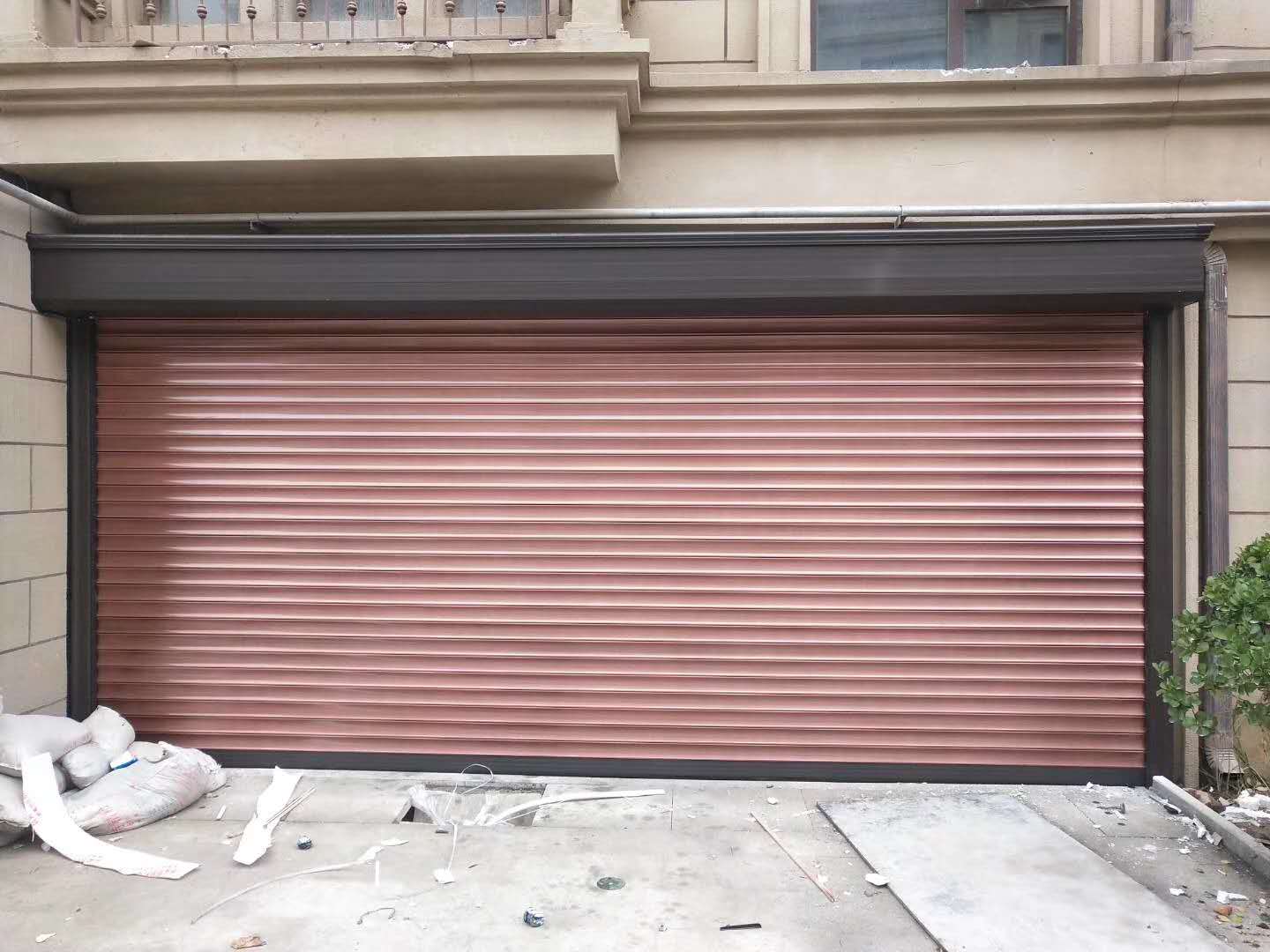 卷簾車(chē)庫(kù)門(mén)的優(yōu)勢(shì)特點(diǎn)介紹