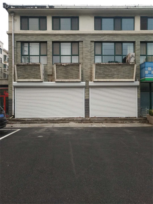 選擇車(chē)庫(kù)門(mén)時(shí)要考慮三方面的情況